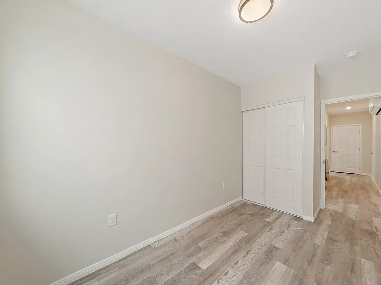 326 1/2 W 51st St #326-1/2 — Photo 3