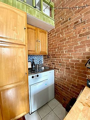 2nd image of 43 W 69th St APT 4E