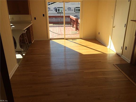 4th image of 105 Parker Ave