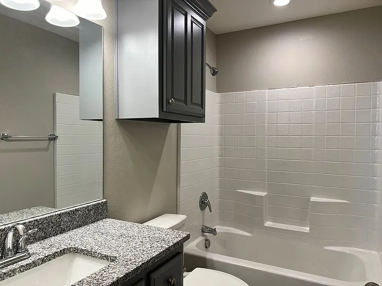 1655 S Kennedy Ave — Photo 14
