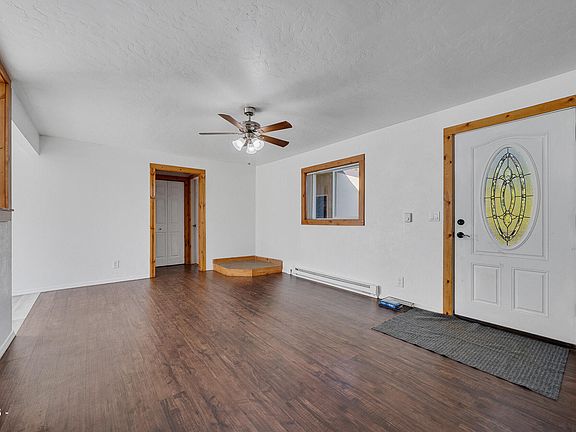 3rd image of 111 Cypress Ave