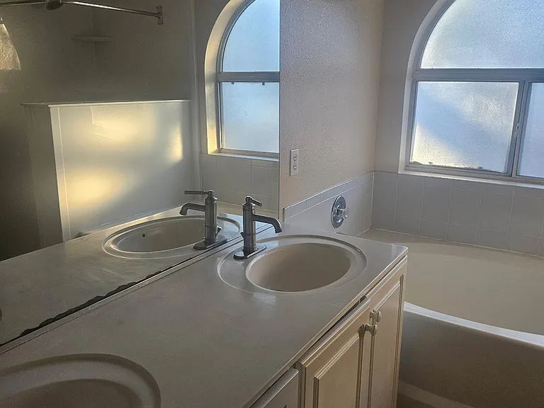 4636 W Laredo St — Photo 11