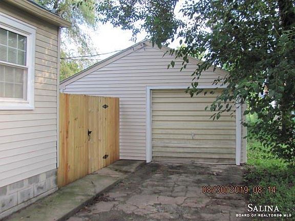 3rd image of 221 E Kirwin Ave