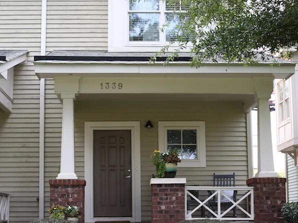 1339 Summit Greenway Ct, Charlotte, NC 28208