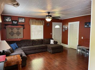 1463 Cook Pkwy, Oceana, WV 24870