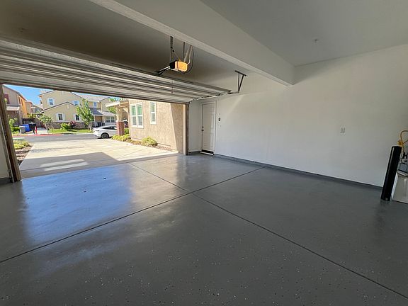 4th image of 643 W Huntington Ave