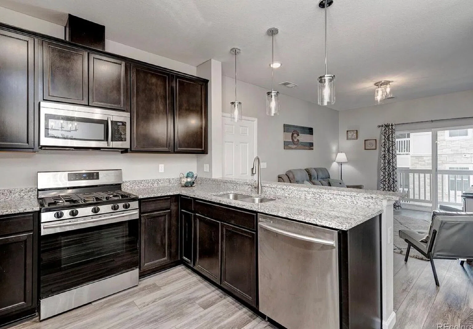 2 bed, 1.0 bath, 864 sqft, $1,695 — Photo 4