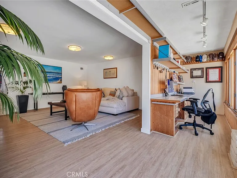 2324 W 37th St — Photo 14