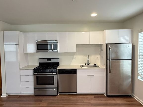 4th image of 309 S Berendo St #5