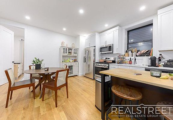 3rd image of 286 Gates Ave APT 2
