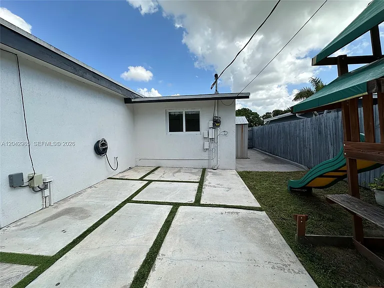 10010 SW 162nd St — Photo 27