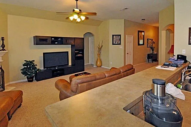 3 bed, 1757 sqft, $1,995 — Photo 3