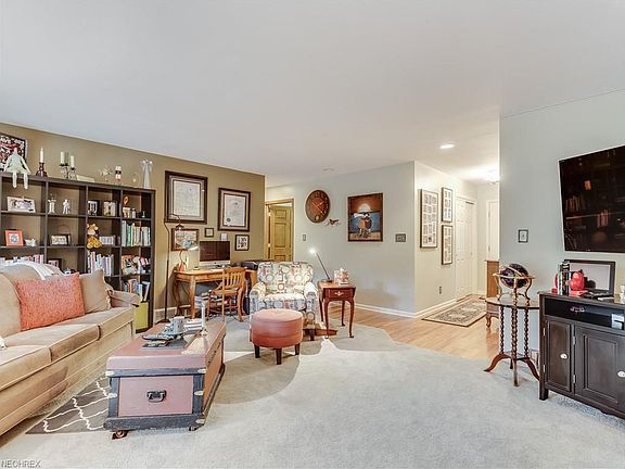 3rd image of 3050 Silverview Dr