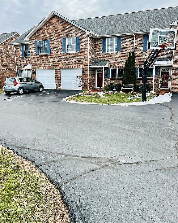 1st image of 658 Thompson Dr #3