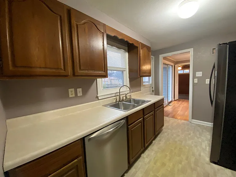 7047 Linden St — Photo 11