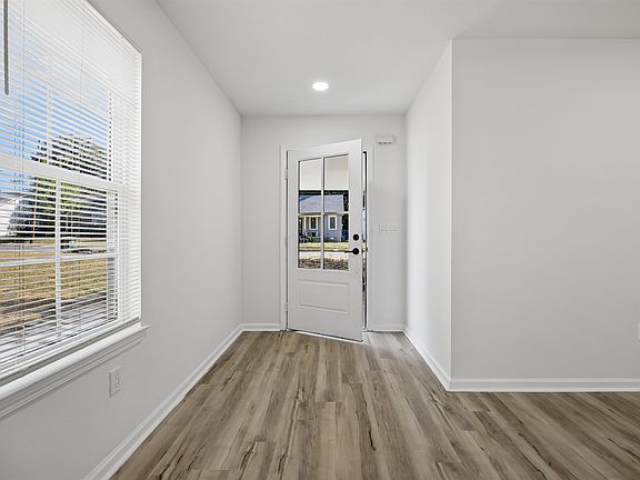 4th image of 779 McConnell St