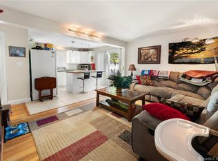 2 Senkow Dr, Quaker Hill, CT 06375