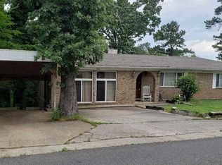 934 Twin Points Rd, Hot Springs, AR 71913