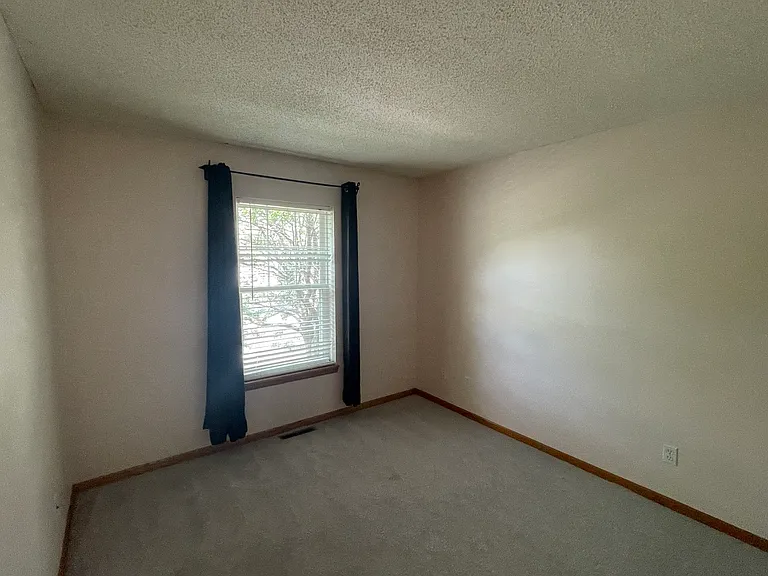 1725 Countryside Dr — Photo 7