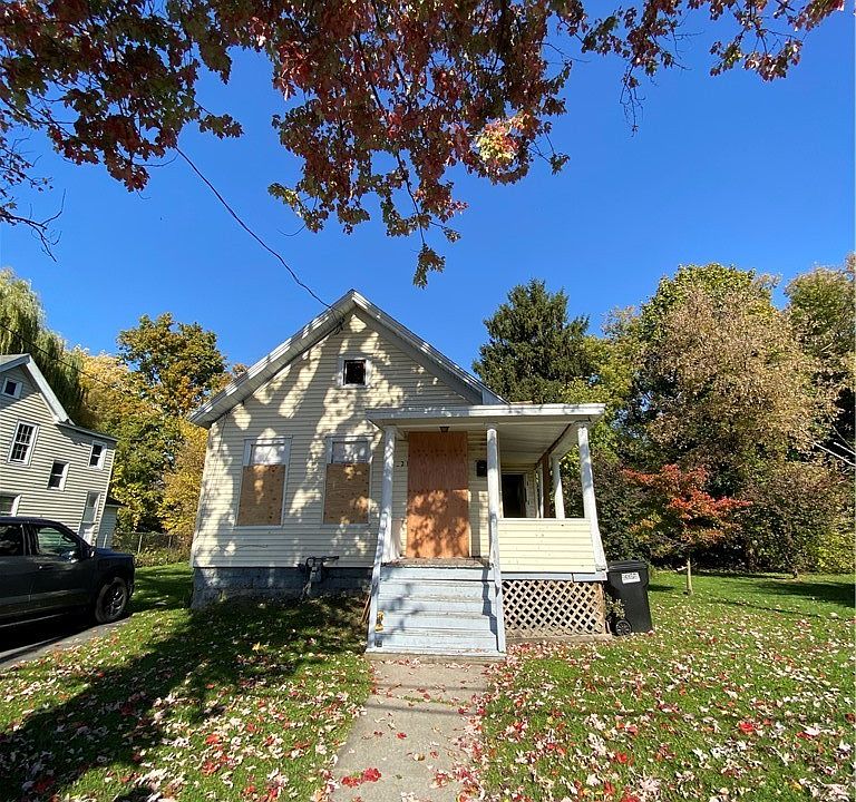 1st image of 228 Putnam St