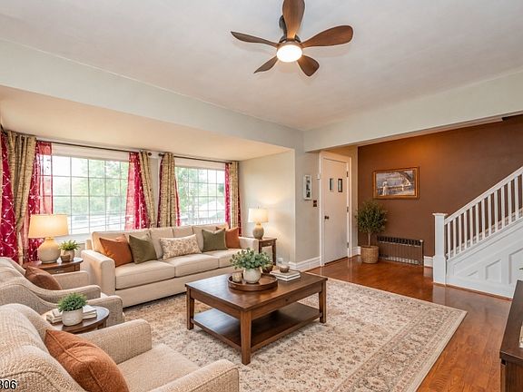 4th image of 255 Pleasant Valley Way