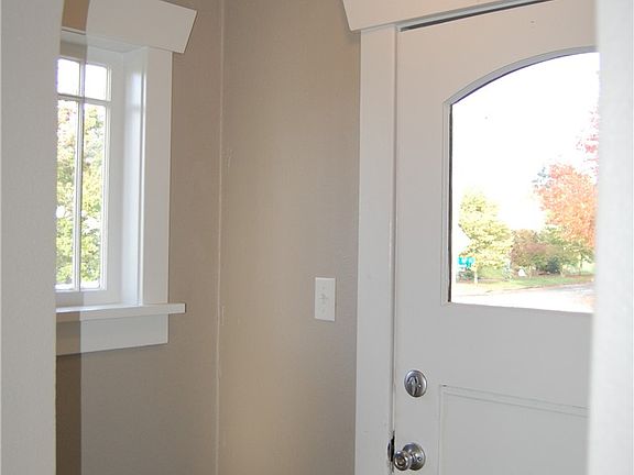 3rd image of 1607 S Ainsworth Ave