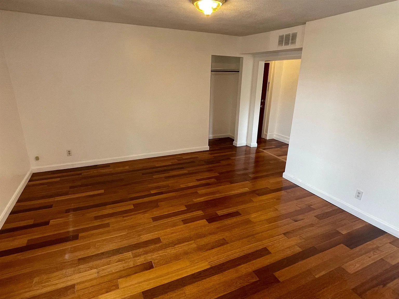 3 bed, 1.5 bath, $3,900 — Photo 3