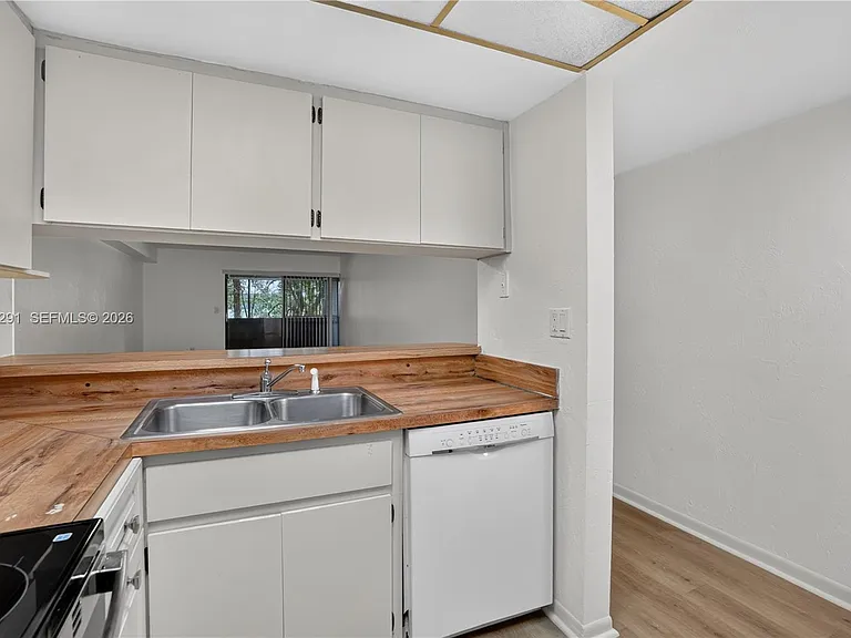 7420 SW 59th Ave #D — Photo 7