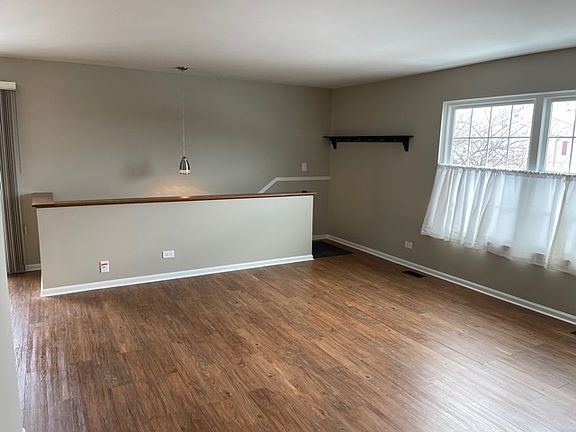 4th image of 350 Ashwood Ct