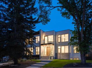 711 NW Imperial Way SW, Calgary, AB T2S 1N6