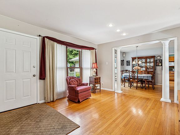 3rd image of 2470 Benton St