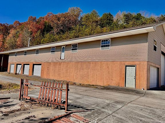 3rd image of 684 Riverbend Dr