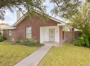 812 Sunnyvale Pl, Uvalde, TX 78801