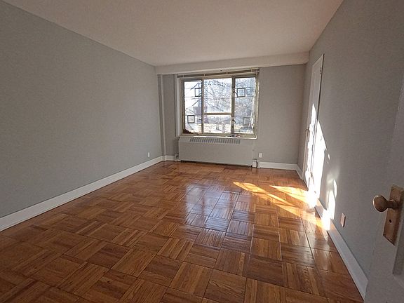 4th image of 188-49H 71st Cres #1