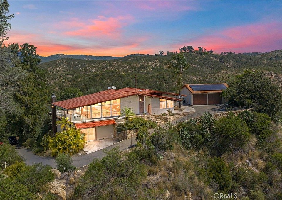 1st image of 39435 De Luz Rd