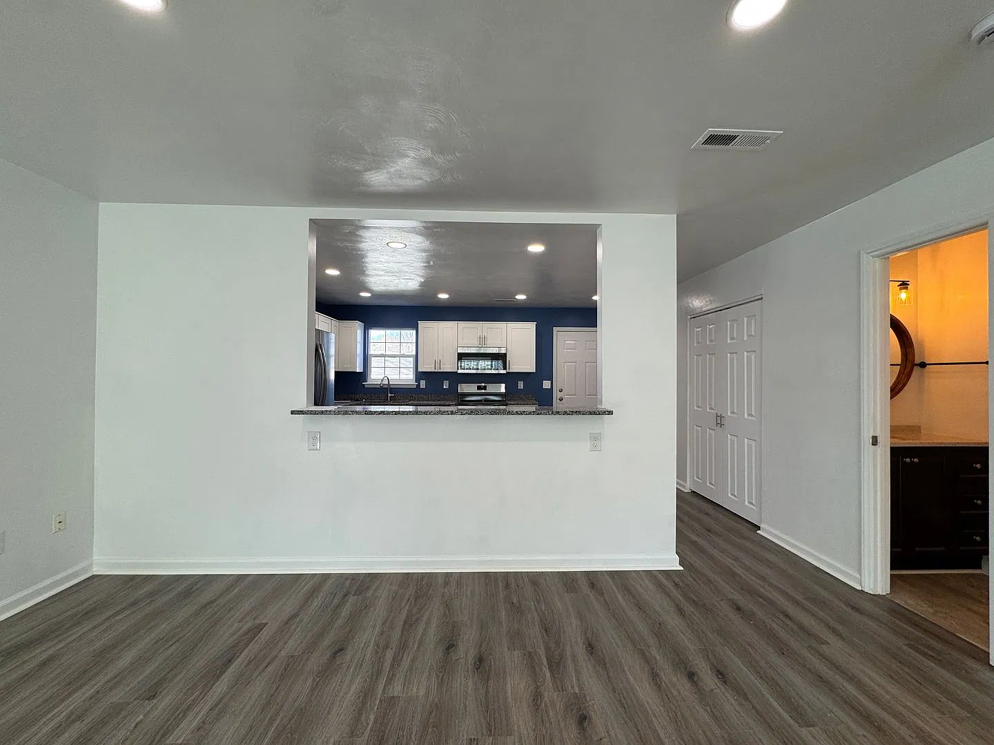 4 Bedroom Townhome Near Patrick Henry Drive — Photo 3