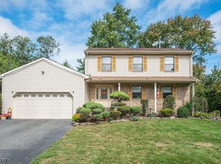 2 Rochambeau Rd, Pompton Plains, NJ 07444