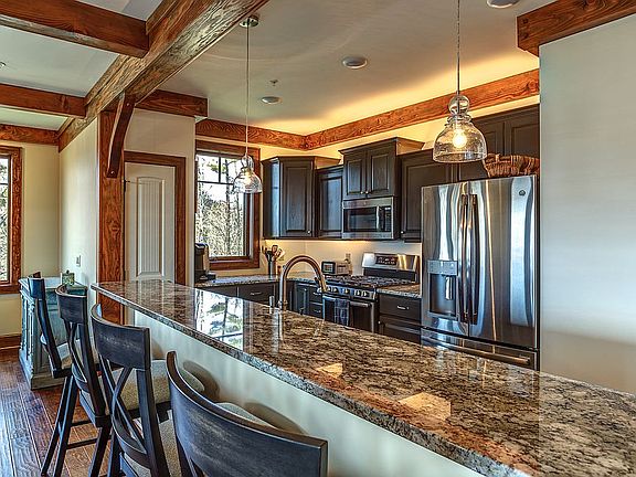 KITCHEN W EXTENDED 18" BAR