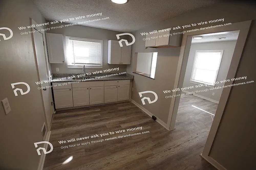 3 bed, 1.0 bath, 1055 sqft, $1,472 — Photo 3
