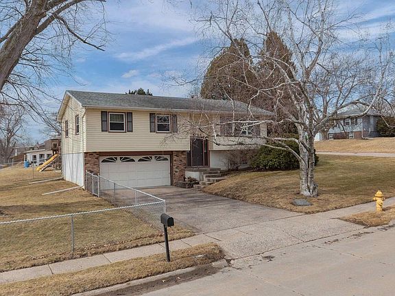 2nd image of 4324 N Lincoln Ave
