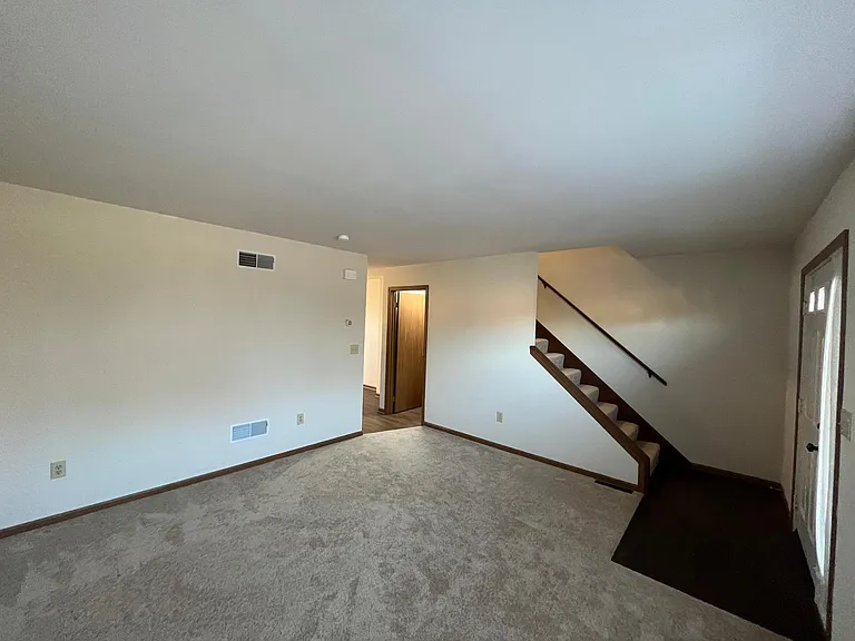 1004 Rebecca St — Photo 5