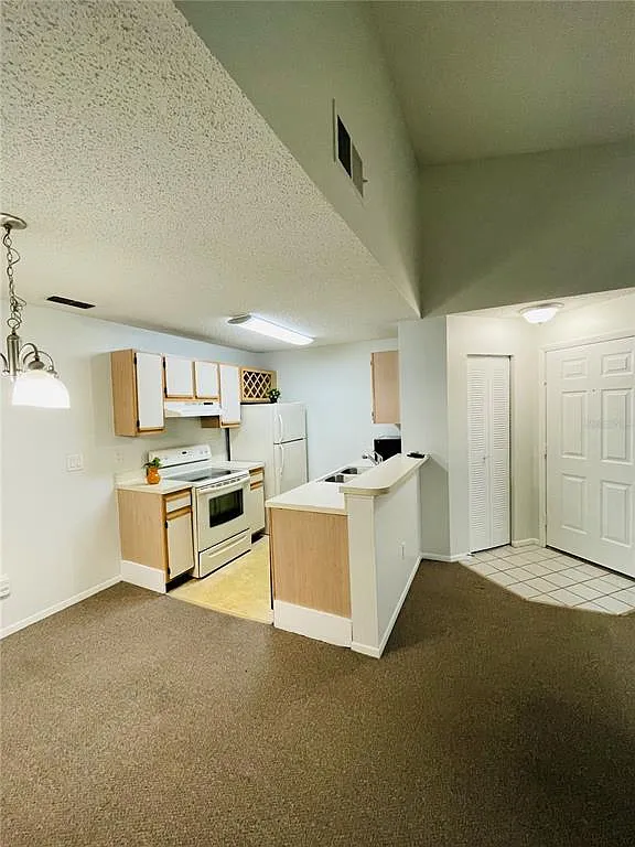 1 bed, 1.0 bath, 648 sqft, $1,050 — Photo 3
