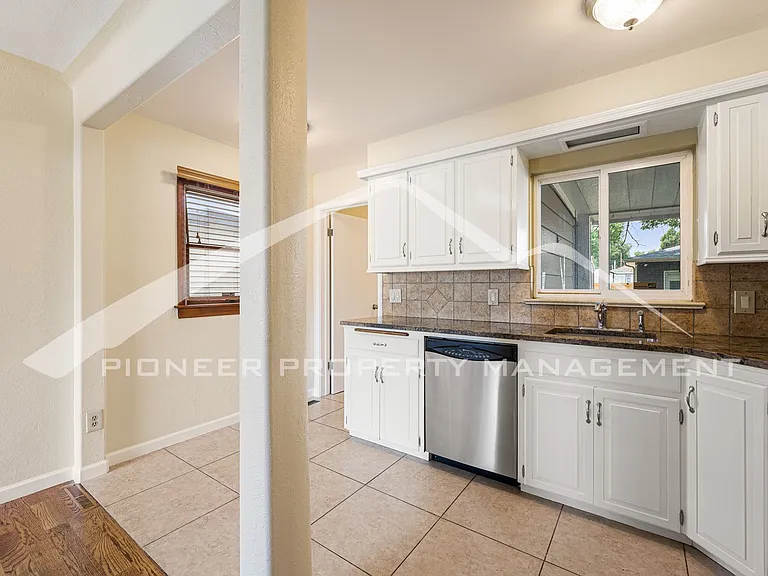 5095 Clay St — Photo 7