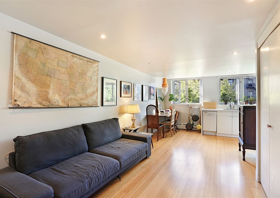 2nd image of 104 Douglass St #2