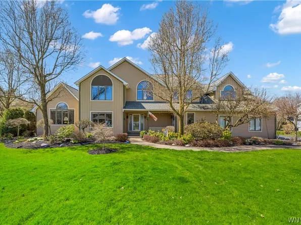 10 Hummingbird Ct, Orchard Park, NY 14127