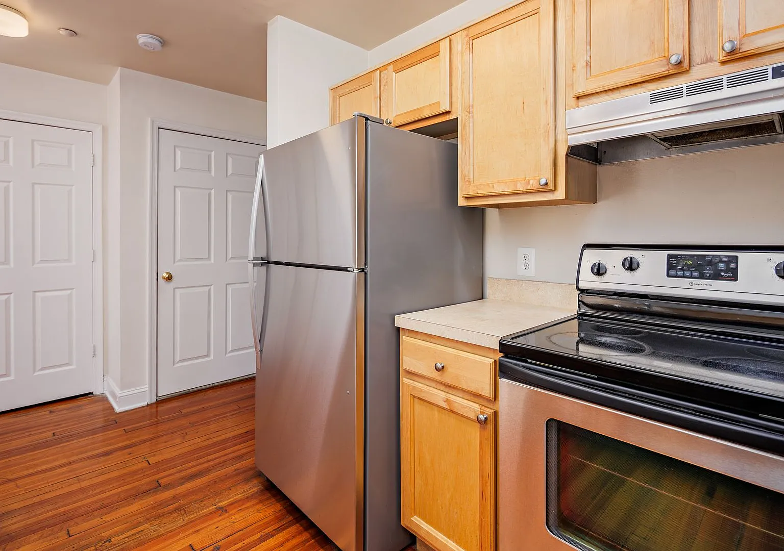 2 Bed/2 Bath 341 N Charels St — Photo 2