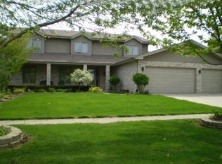 1028 Kylemore Ct, Lockport, IL 60441