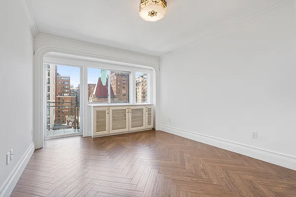 Rented by Sotheby's International Realty | media 18