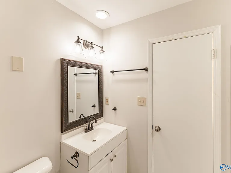 401 Hobbs Rd SE — Photo 31