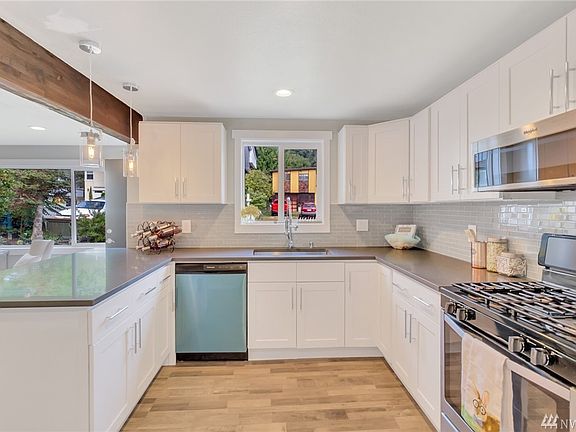 4th image of 12317 38th Ave NE